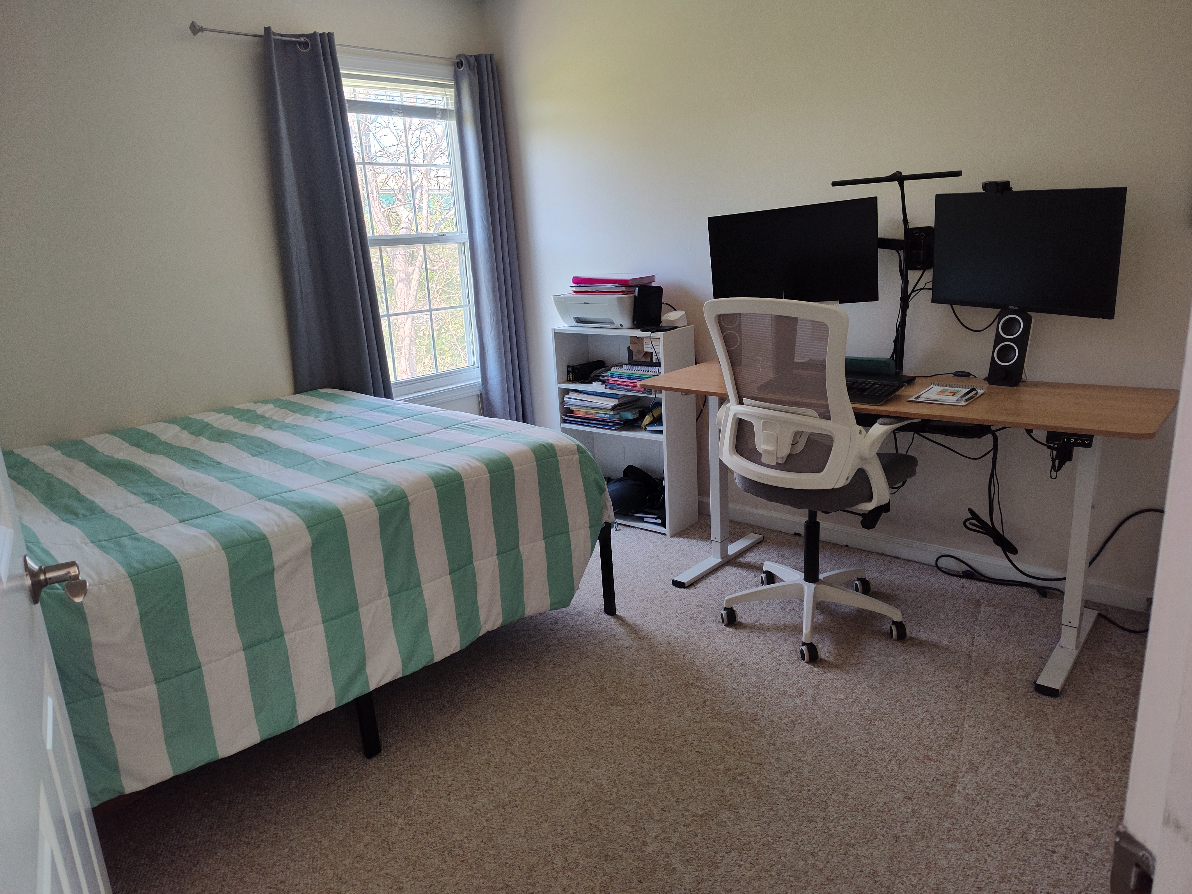 Dormitorio queen verde con oficina